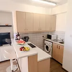 Finikoudes Seaview Vibe 1 Bdr Flat * Lárnaka