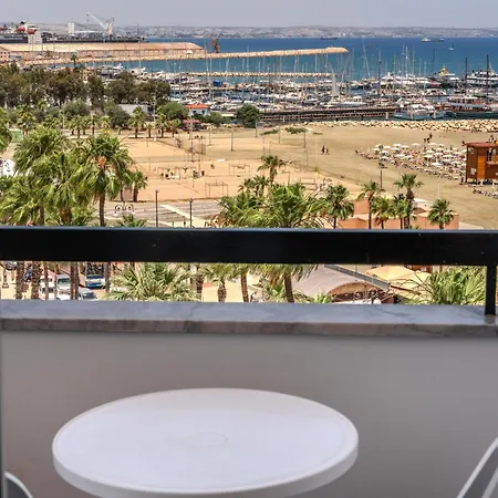 Finikoudes Seaview Vibe 1 Bdr Flat Apartamento Larnaca