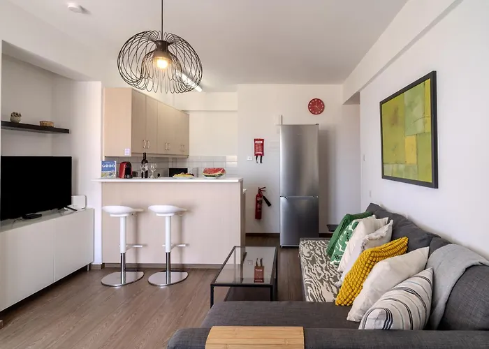 Finikoudes Seaview Vibe 1 Bdr Flat アパート ラルナカ