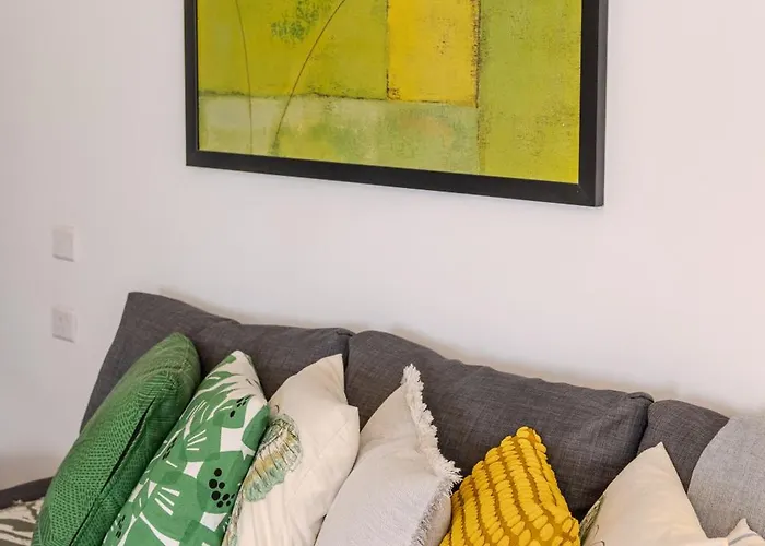 Finikoudes Seaview Vibe 1 Bdr Flat アパート *