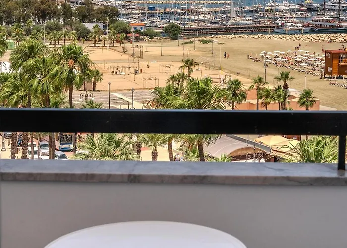 Finikoudes Seaview Vibe 1 Bdr Flat アパート ラルナカ