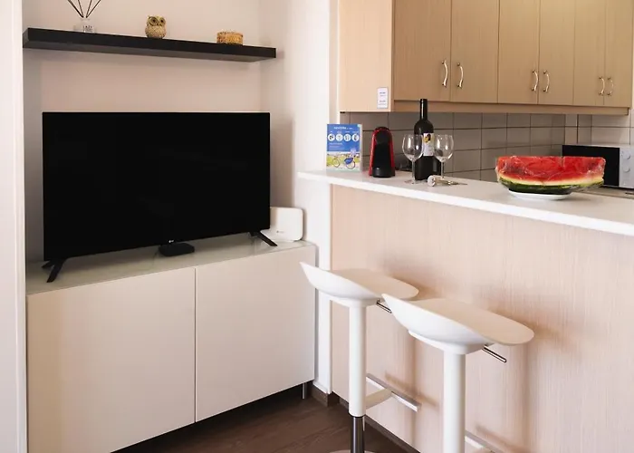 Finikoudes Seaview Vibe 1 Bdr Flat *