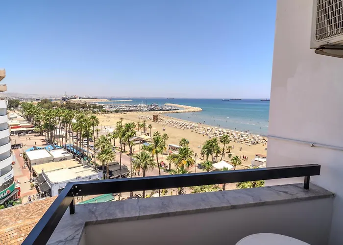 アパート Finikoudes Seaview Vibe 1 Bdr Flat